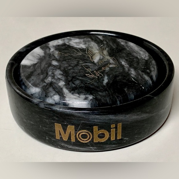 Vintage Executive Set of 2 Black Marble MOBIL Pegasus Logo Drink Coasters - Picture 2 of 16
